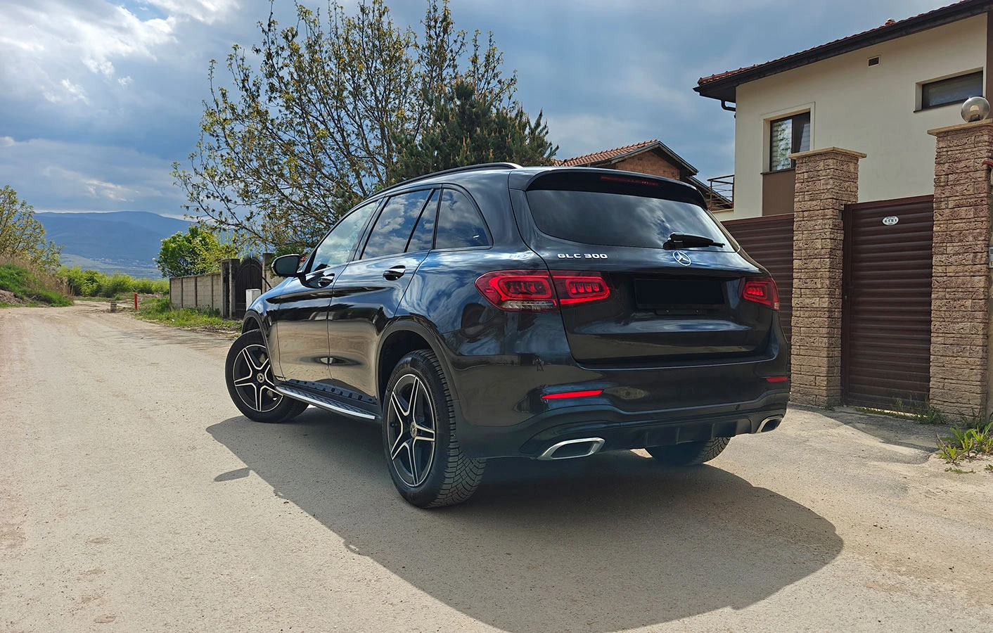 Mercedes-Benz GLC 300 AMG Pack* Pano* Burmester, снимка 4 - Автомобили и джипове - 55011751