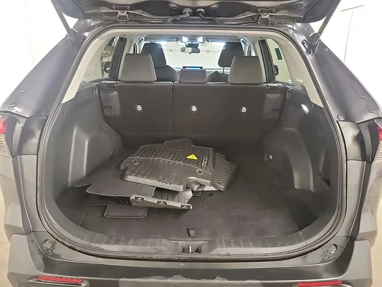 Toyota Rav4 * HYBRID LE * CARFAX * БЕЗ ПЪРВОНАЧАЛНА ВНОСКА, снимка 13 - Автомобили и джипове - 55431742