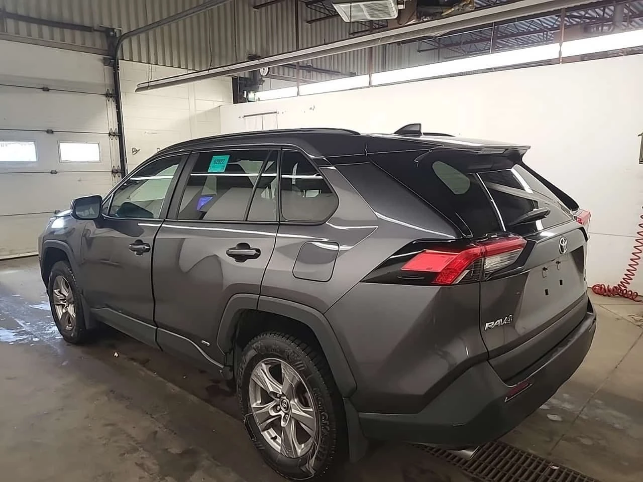 Toyota Rav4 * HYBRID LE * CARFAX * БЕЗ ПЪРВОНАЧАЛНА ВНОСКА, снимка 4 - Автомобили и джипове - 55431742