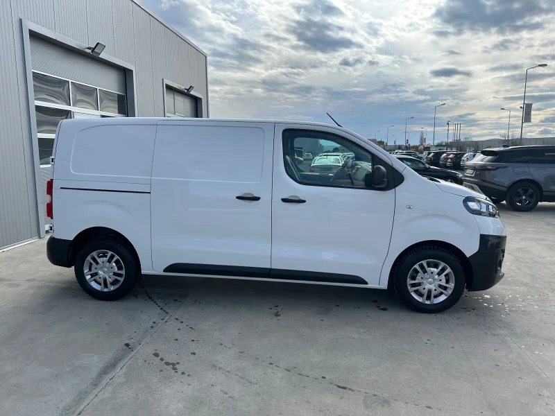 Opel Vivaro, снимка 4 - Бусове и автобуси - 49543897