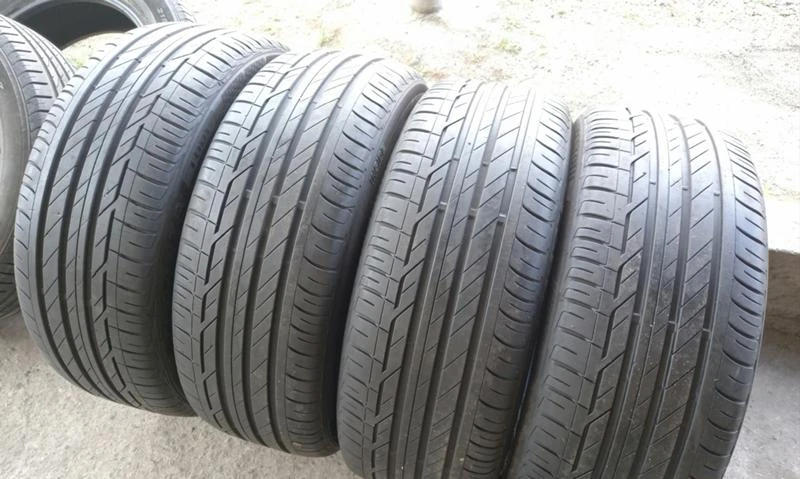 Гуми Летни 225/45R19, снимка 1 - Гуми и джанти - 32956646