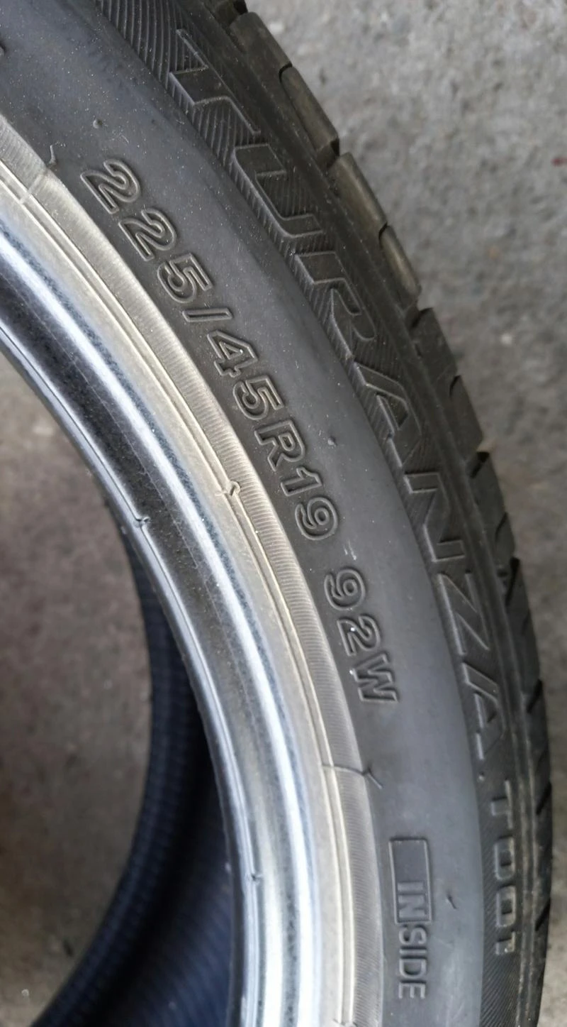 Гуми Летни 225/45R19, снимка 9 - Гуми и джанти - 32956646