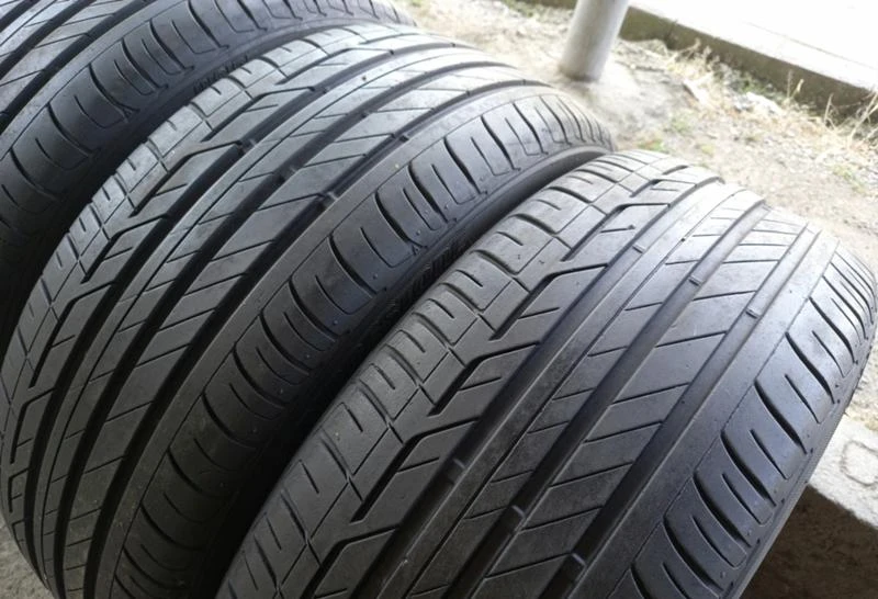 Гуми Летни 225/45R19, снимка 2 - Гуми и джанти - 32956646