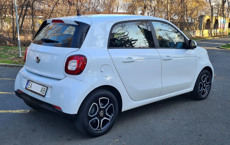 Smart Forfour EQ, снимка 3 - Автомобили и джипове - 48506579