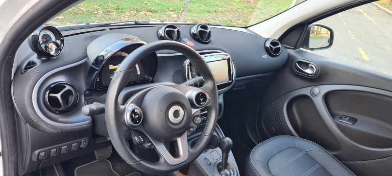 Smart Forfour EQ, снимка 5 - Автомобили и джипове - 48506579