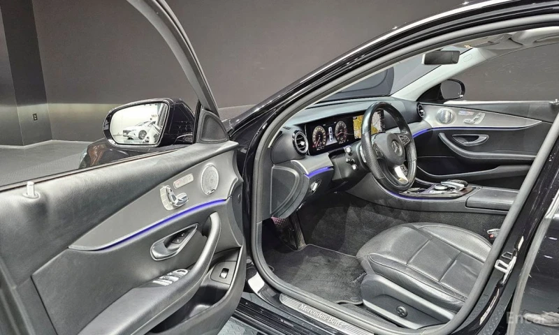 Mercedes-Benz E 300, снимка 11 - Автомобили и джипове - 52874960