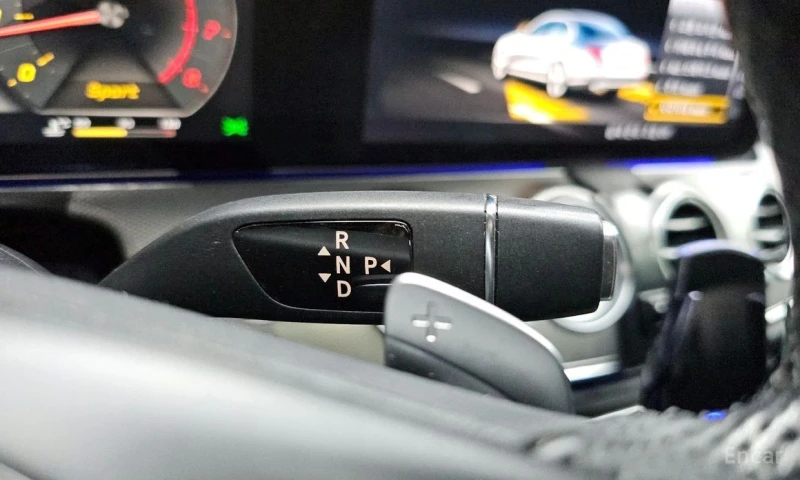 Mercedes-Benz E 300, снимка 9 - Автомобили и джипове - 52874960