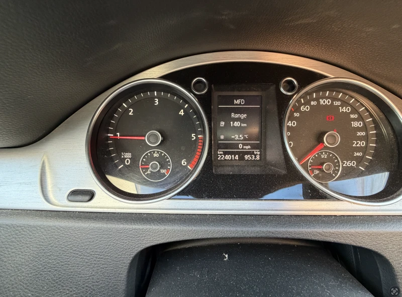 VW Passat 1.6 tdi, снимка 13 - Автомобили и джипове - 52952726