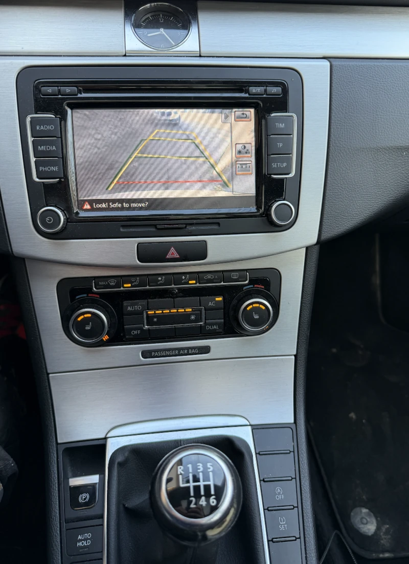 VW Passat 1.6 tdi, снимка 15 - Автомобили и джипове - 52952726