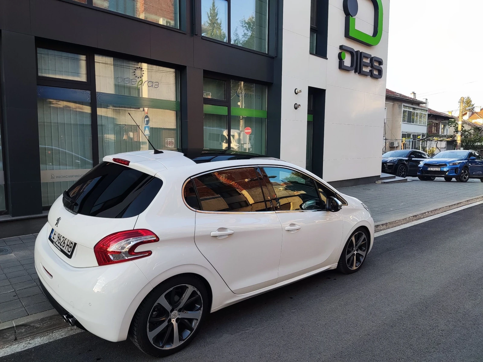 Peugeot 208 E-Hdi - изображение 4