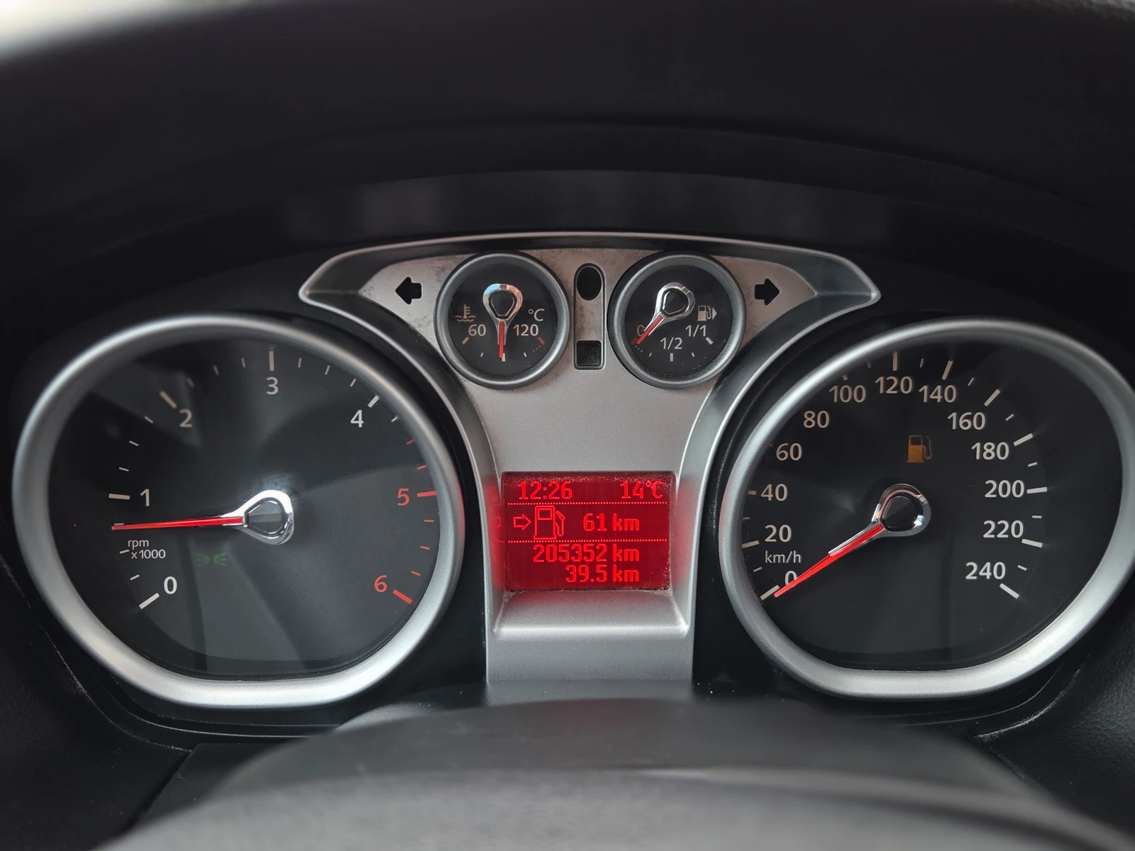 Ford Focus TITANIUM 1.6TDCI  | Mobile.bg   11