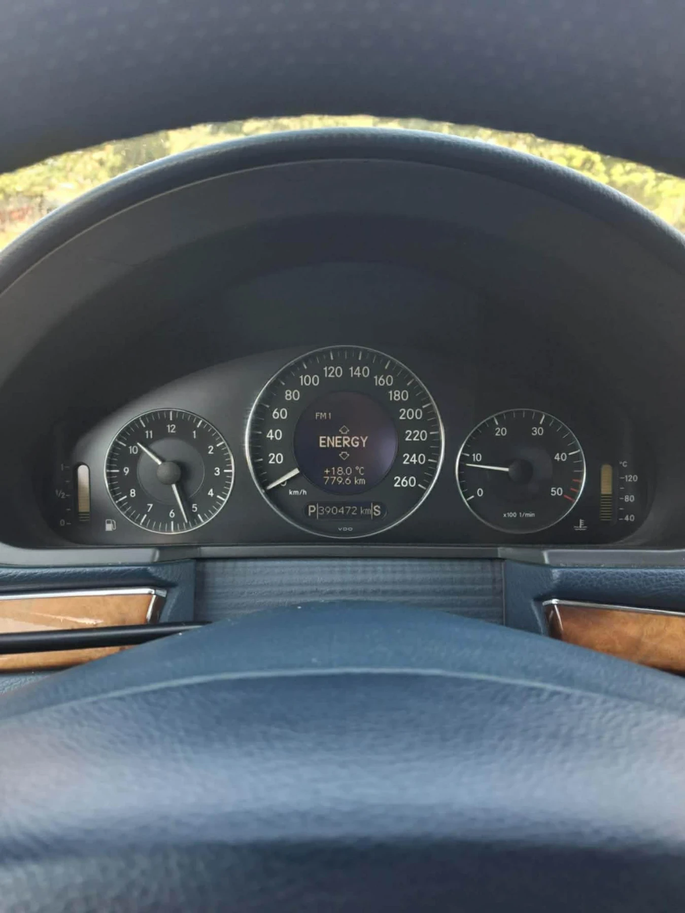 Mercedes-Benz E 270 2.7 cdi, снимка 3 - Автомобили и джипове - 53937626