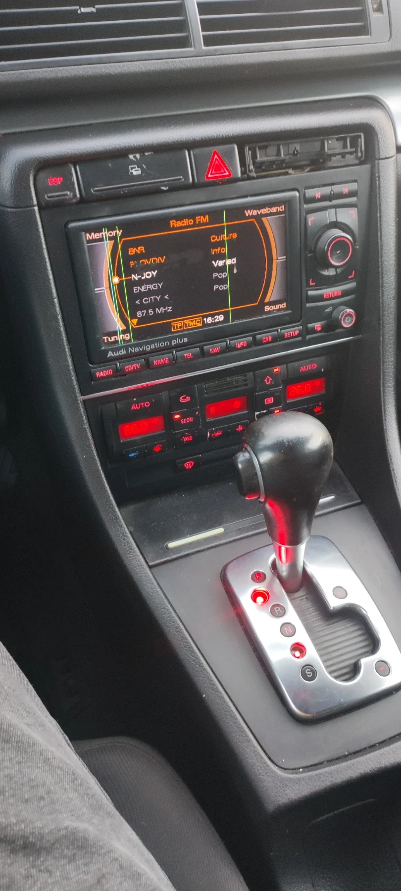 Audi A4 2.0 TDI DSG, снимка 2 - Автомобили и джипове - 54425589