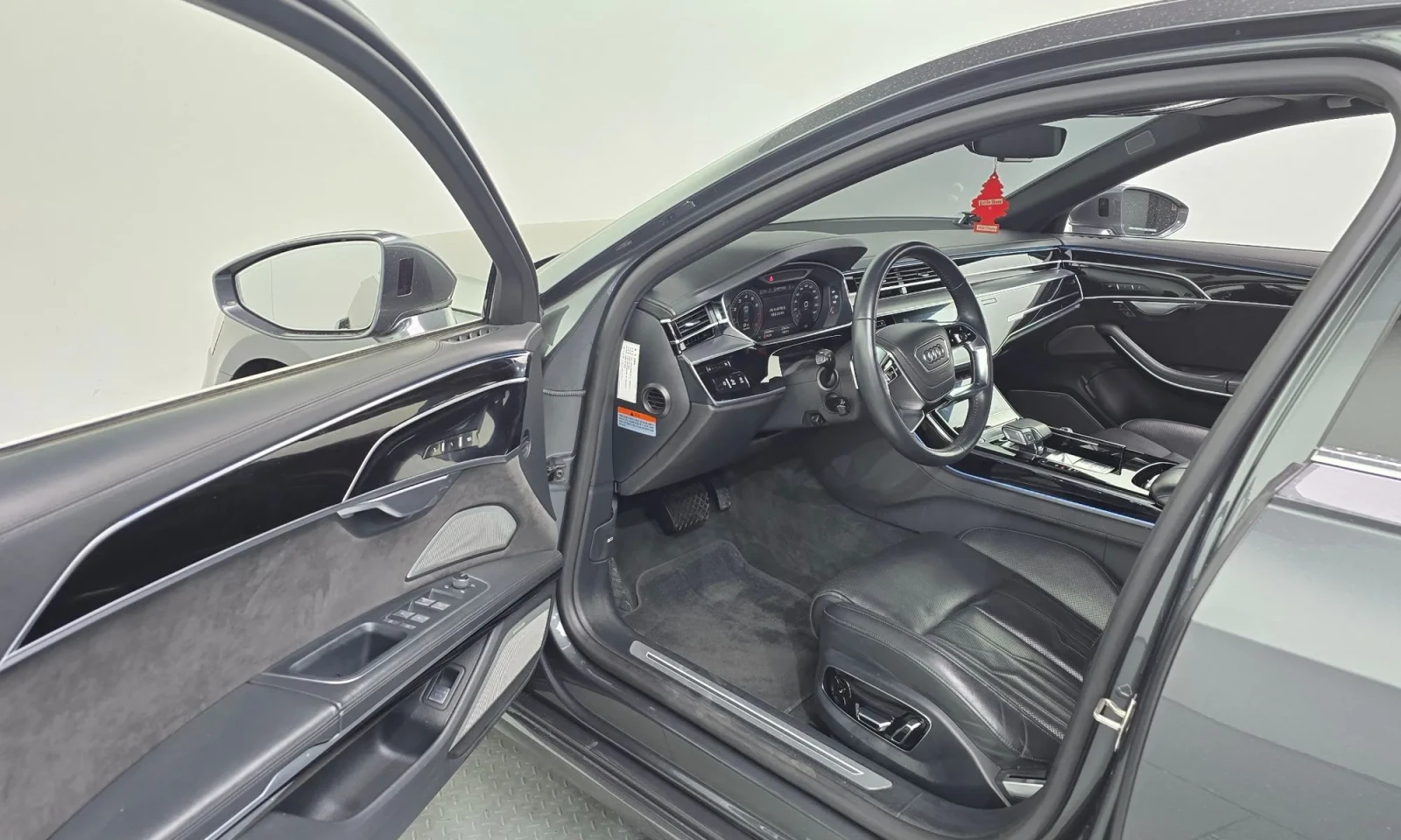 Audi A8 2019* FULL* МАСАЖ* ОБДУХ* TV* B&O* HEAD-UP* КРАЙНА, снимка 8 - Автомобили и джипове - 54442645