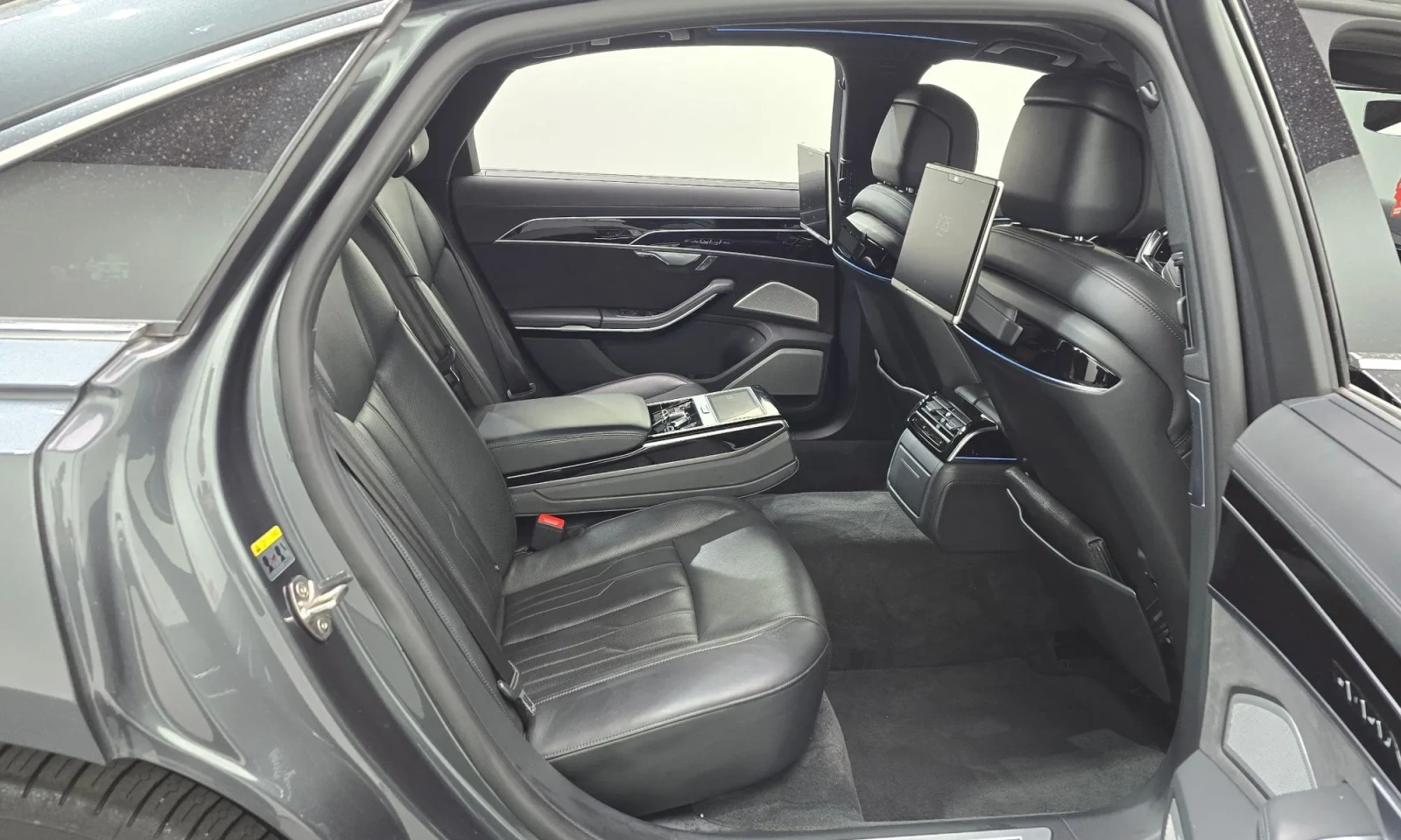 Audi A8 2019* FULL* МАСАЖ* ОБДУХ* TV* B&O* HEAD-UP* КРАЙНА, снимка 17 - Автомобили и джипове - 54442645