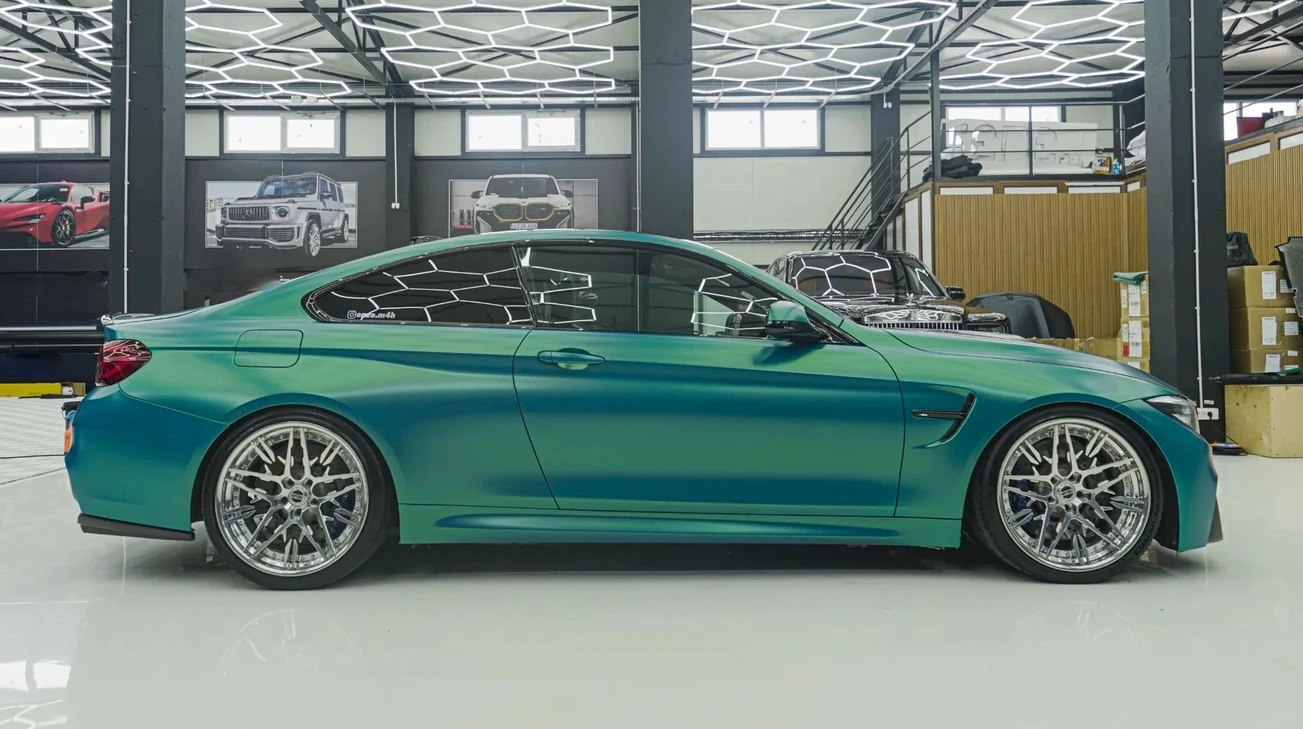 BMW M4 Competition Heritage Edition 1/750, снимка 3 - Автомобили и джипове - 54605770