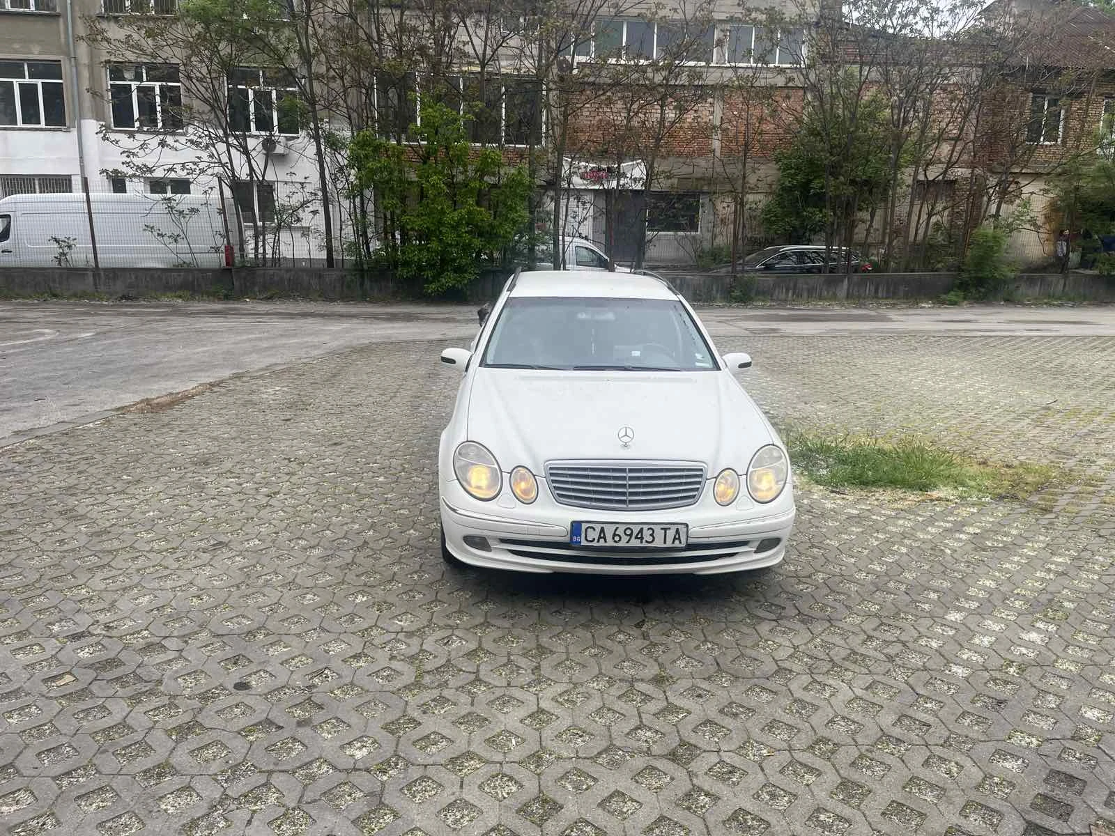 Mercedes-Benz E 270, снимка 3 - Автомобили и джипове - 54606172