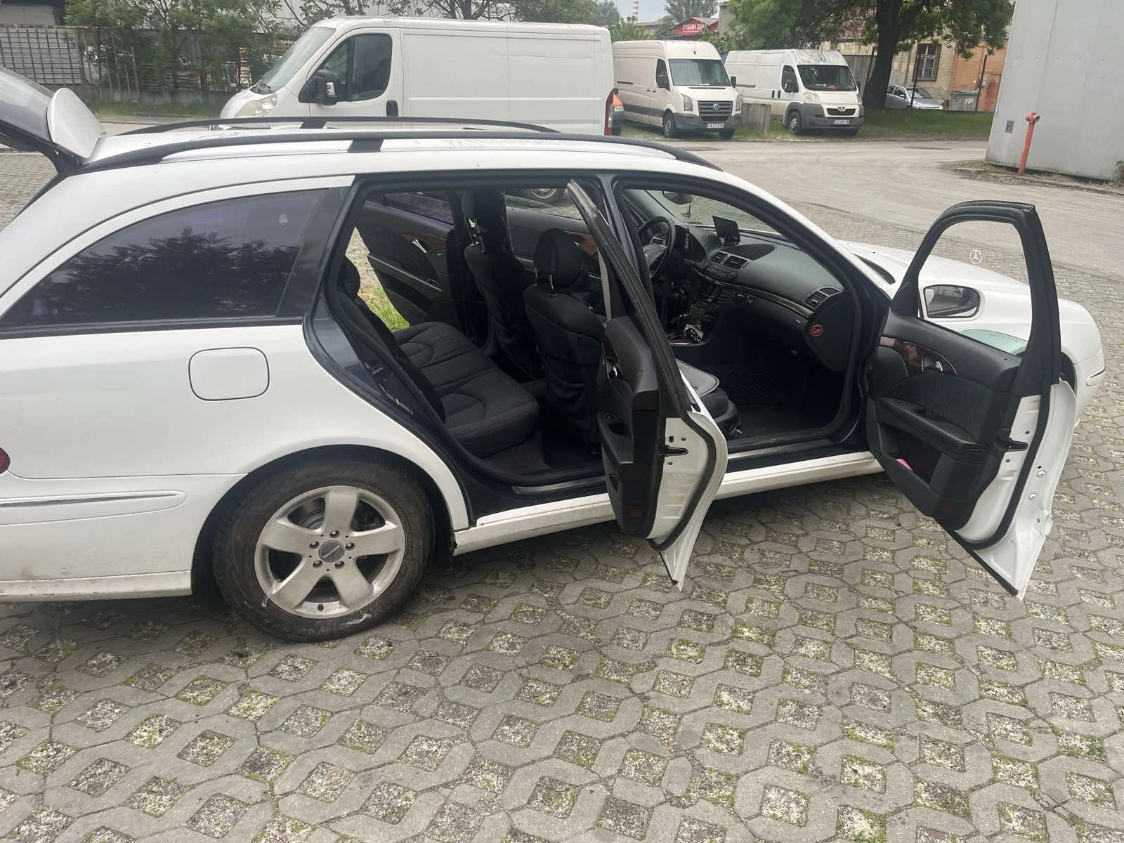 Mercedes-Benz E 270, снимка 4 - Автомобили и джипове - 54606172