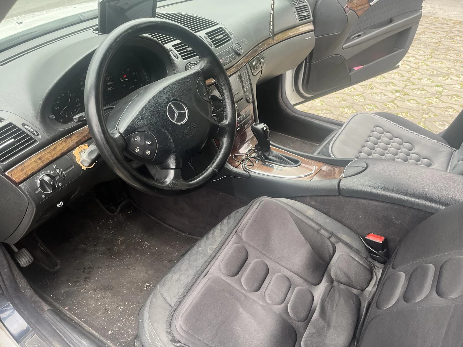Mercedes-Benz E 270, снимка 10 - Автомобили и джипове - 54606172