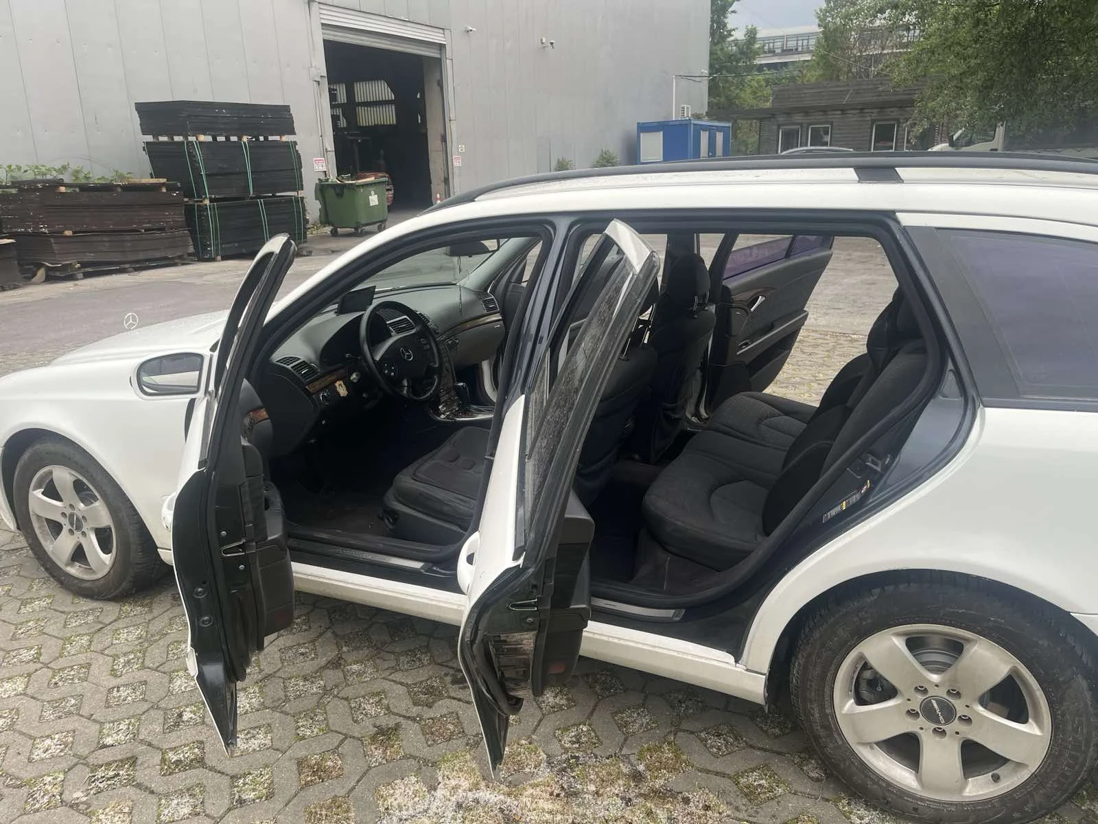 Mercedes-Benz E 270, снимка 5 - Автомобили и джипове - 54606172
