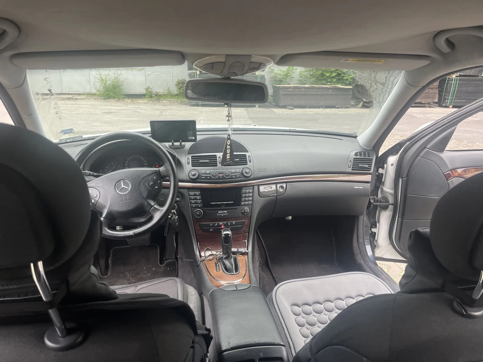 Mercedes-Benz E 270, снимка 7 - Автомобили и джипове - 54606172