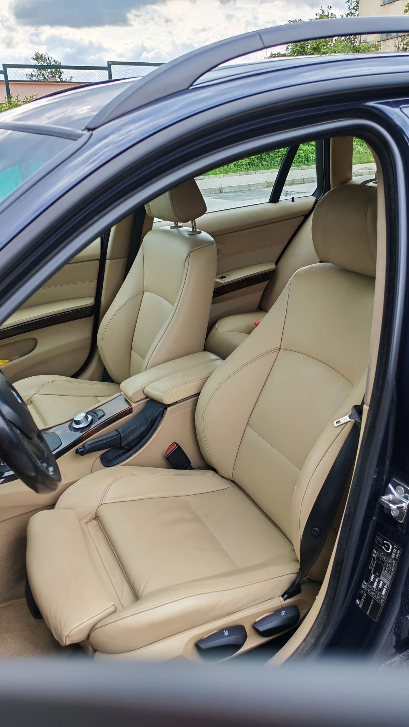 BMW 320 d ///М Пано Нави, снимка 10 - Автомобили и джипове - 54611890