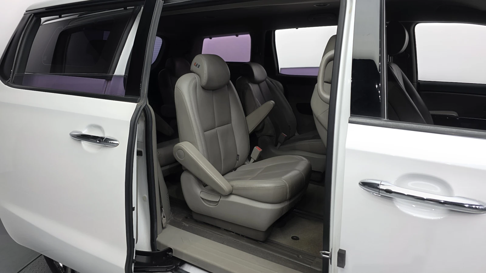 Kia Carnival * ������ ����* CARFAX | Mobile.bg � ����������� 11