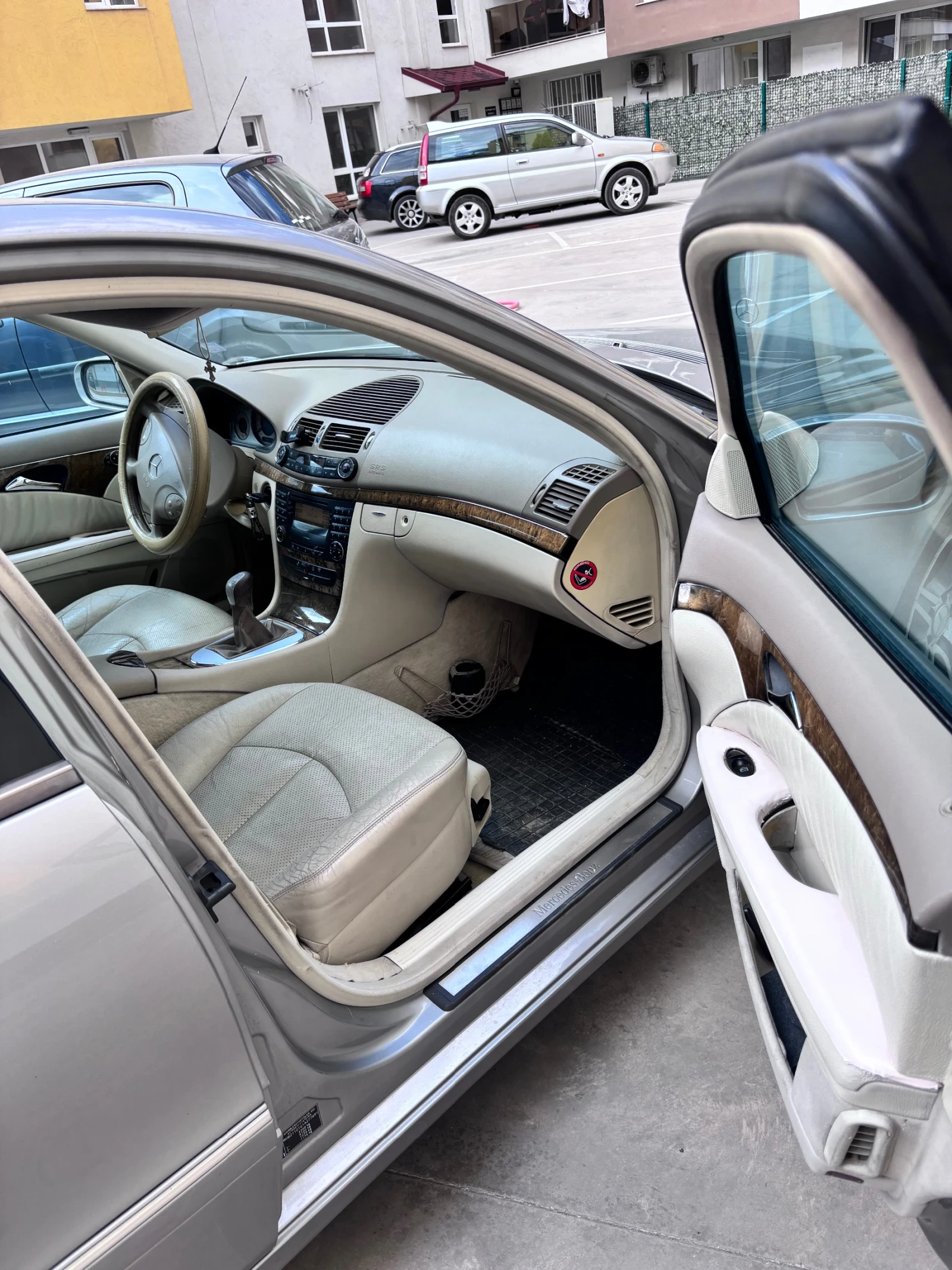 Mercedes-Benz E 270, снимка 10 - Автомобили и джипове - 56522907