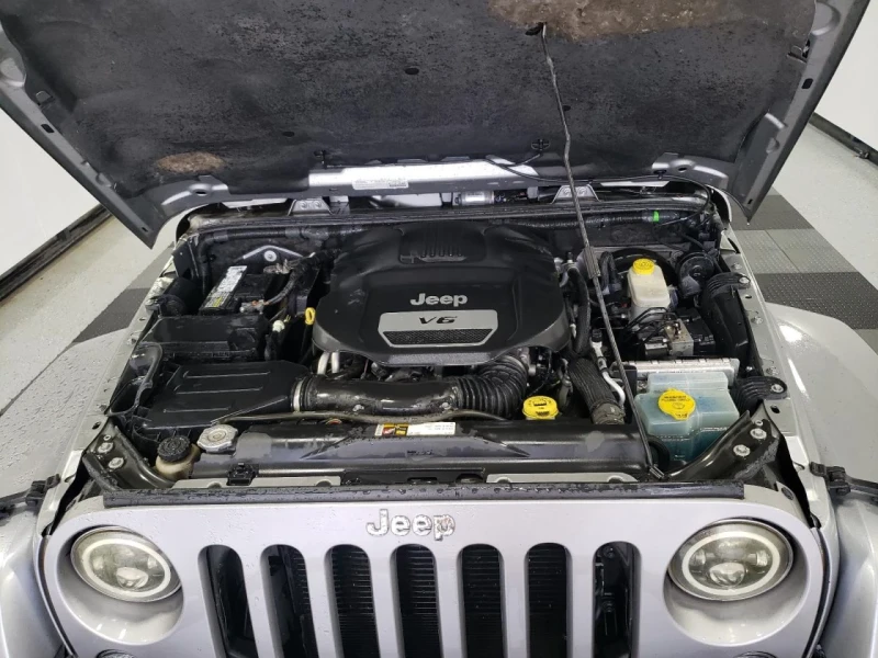 Jeep Wrangler, снимка 11 - Автомобили и джипове - 49369352