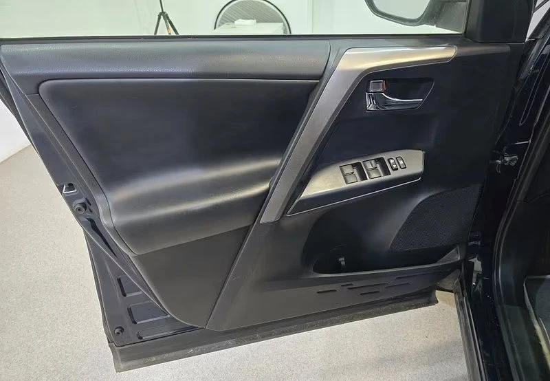 Toyota Rav4 HEV/2.5/197HP/DYNAMIC AUT/LED/KEYLESS/NAVI/CAM/ , снимка 11 - Автомобили и джипове - 53996698