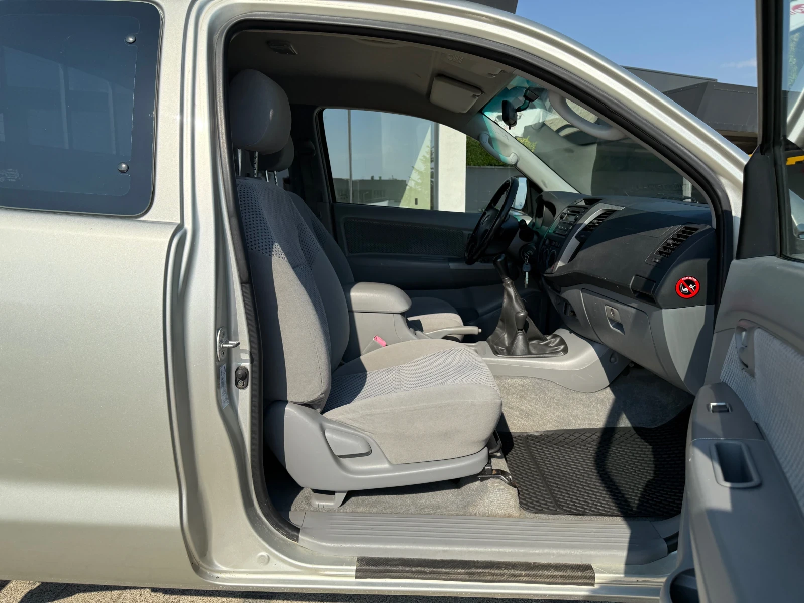 Toyota Hilux 2.5 D4-D Клима 4х4  - изображение 7