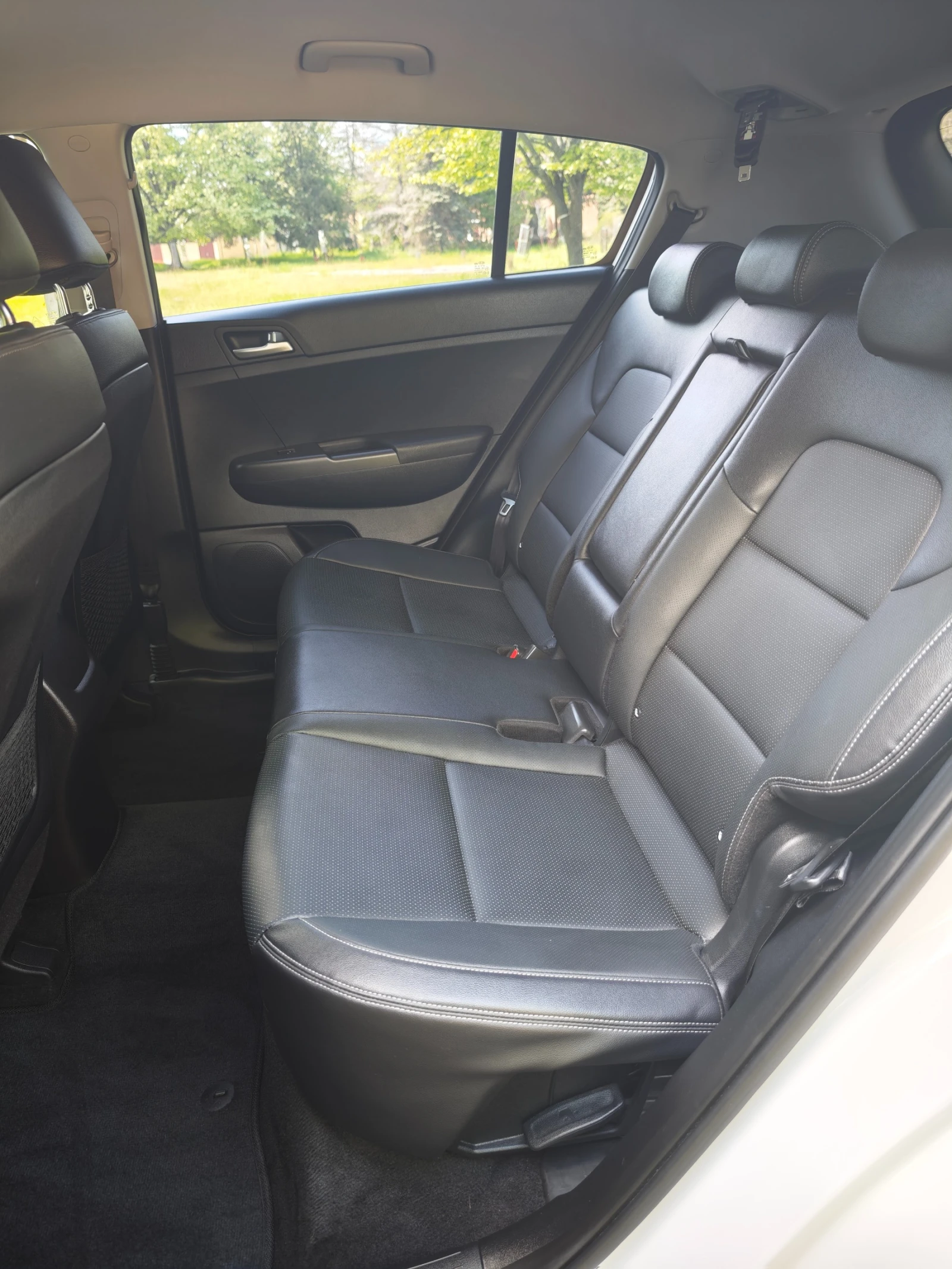 Kia Sportage 1.6 CRDI, снимка 17 - Автомобили и джипове - 54330368