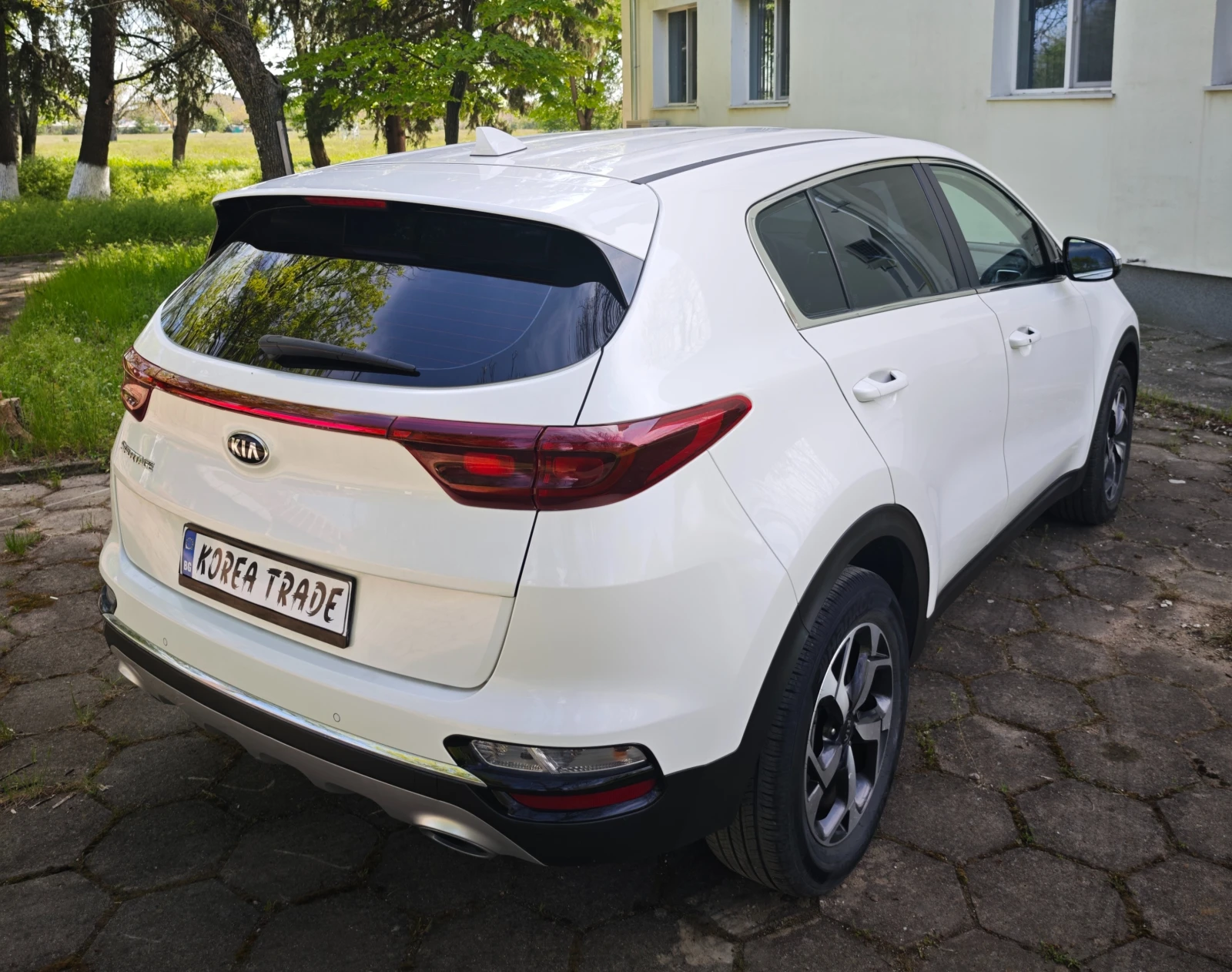 Kia Sportage 1.6 CRDI, снимка 4 - Автомобили и джипове - 54330368