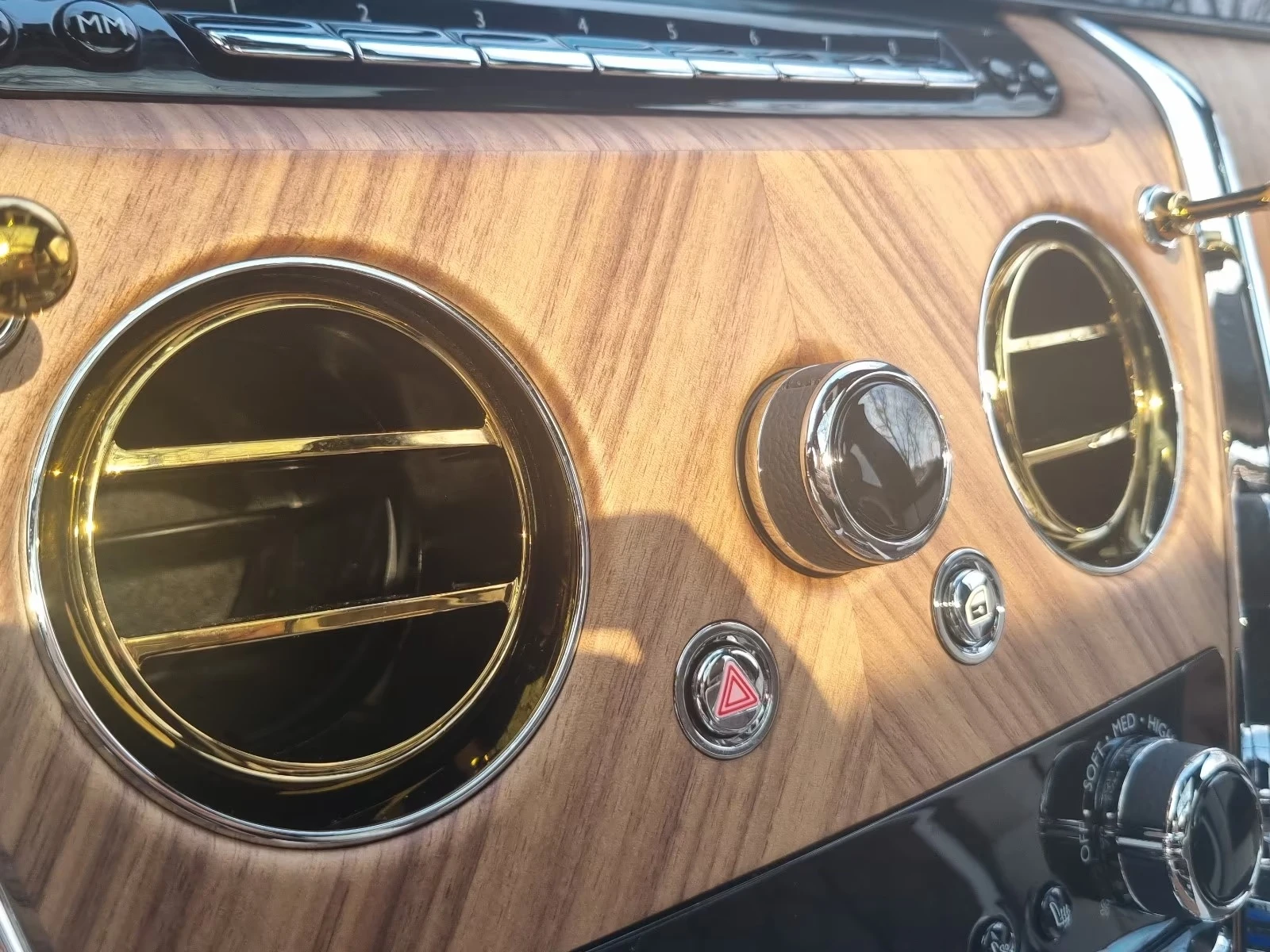 Rolls-Royce Cullinan SERIES II / FACELIFT / 4-SEATS / PANORAMA / , снимка 15 - Автомобили и джипове - 54367562