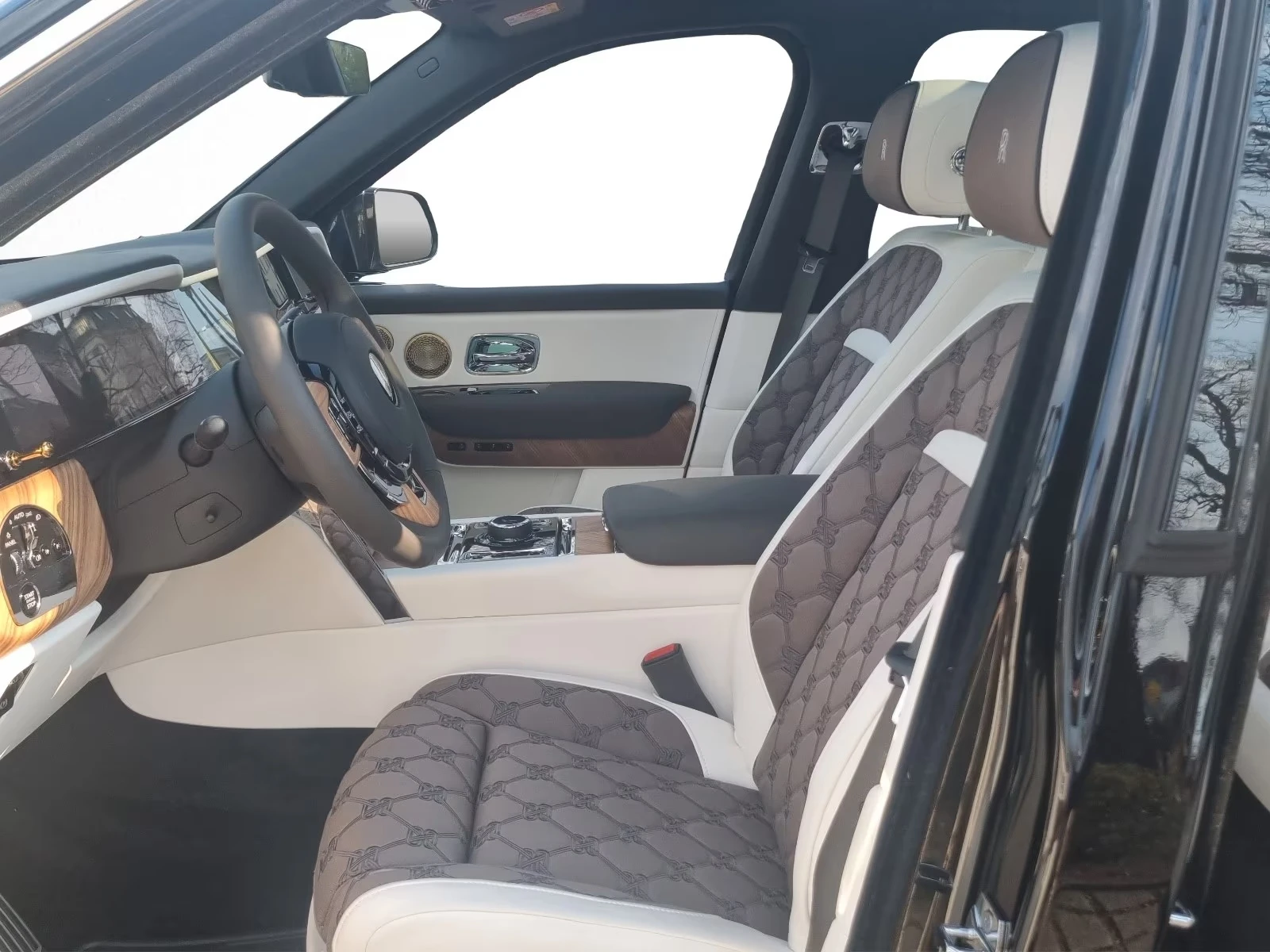 Rolls-Royce Cullinan SERIES II / FACELIFT / 4-SEATS / PANORAMA / , снимка 12 - Автомобили и джипове - 54367562