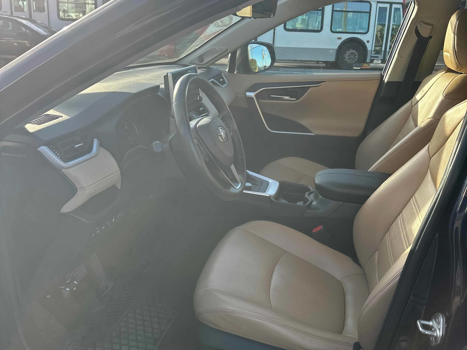 Toyota Rav4 * Limited * CARFAX * БЕЗ ПЪРВОНАЧАЛНА ВНОСКА, снимка 5 - Автомобили и джипове - 56134647