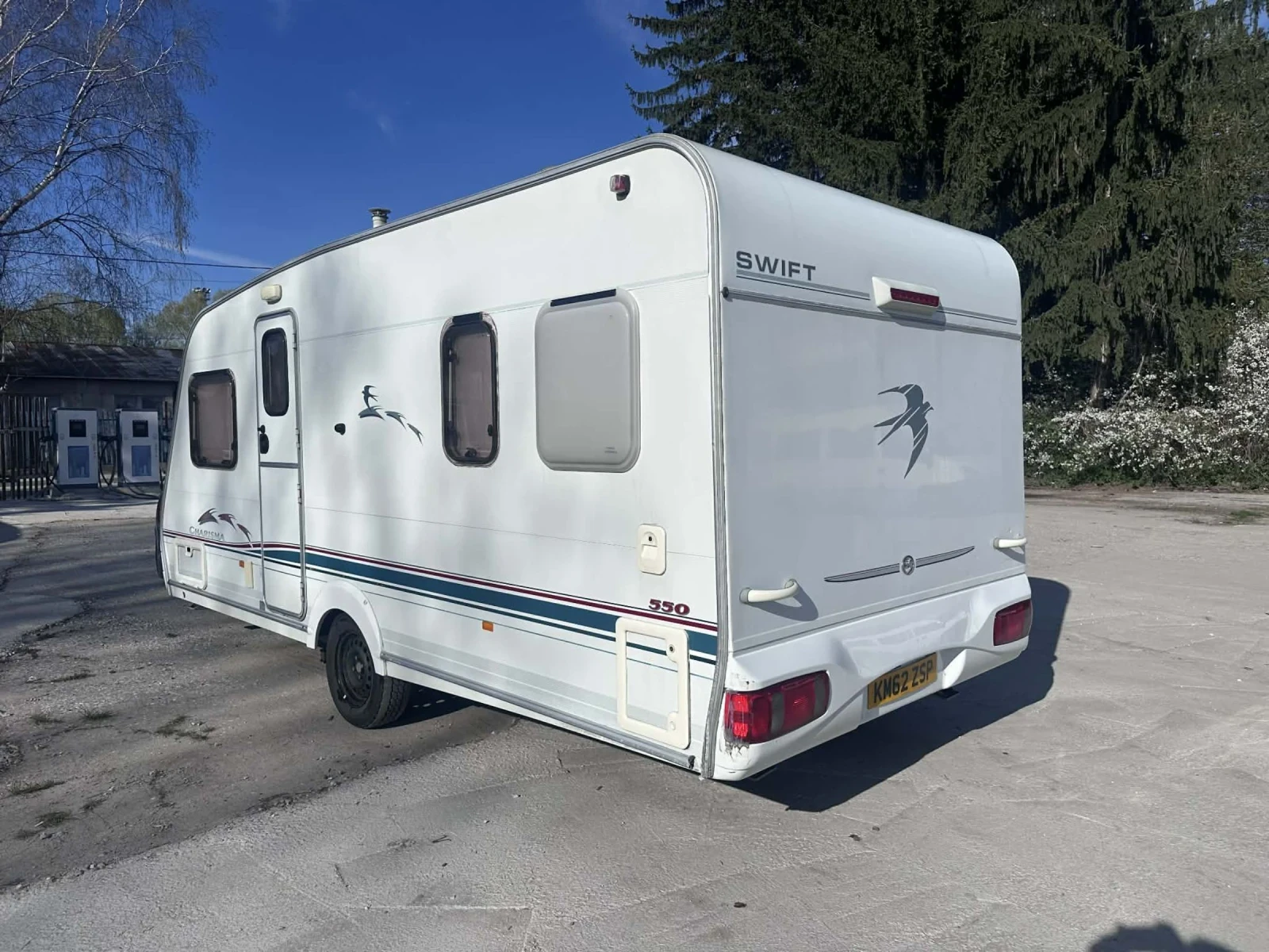 Каравана Swift 520, снимка 2 - Каравани и кемпери - 54644573