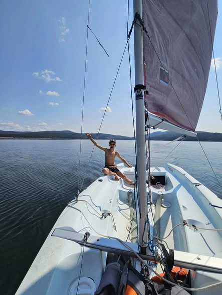 Ветроходна лодка Larsen Bahia, снимка 2 - Воден транспорт - 54440795