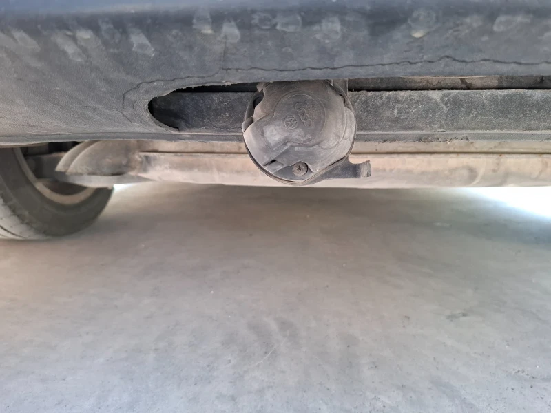 VW Touran 2.0 TDi DSG BKD, снимка 11 - Автомобили и джипове - 52252307