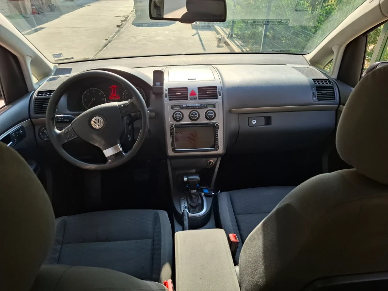 VW Touran 2.0 TDi DSG BKD, снимка 8 - Автомобили и джипове - 52252307