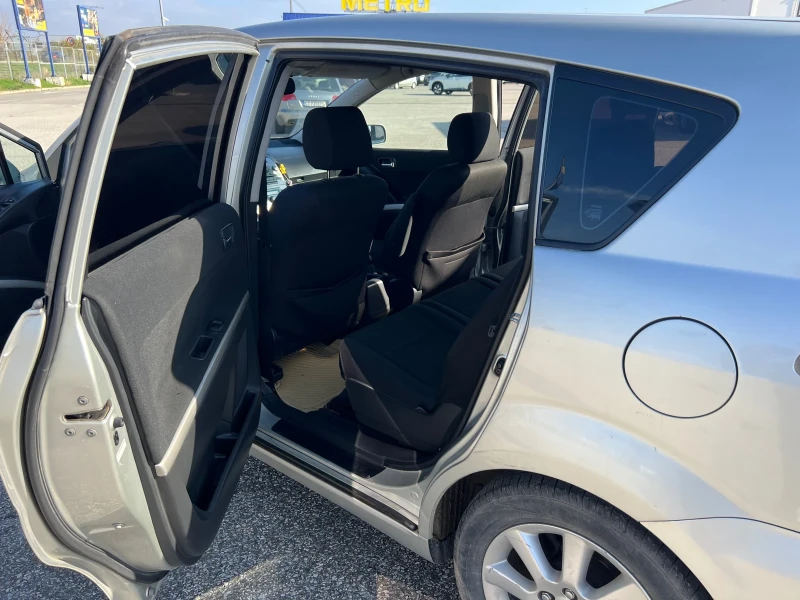 Toyota Corolla verso, снимка 6 - Автомобили и джипове - 52502428