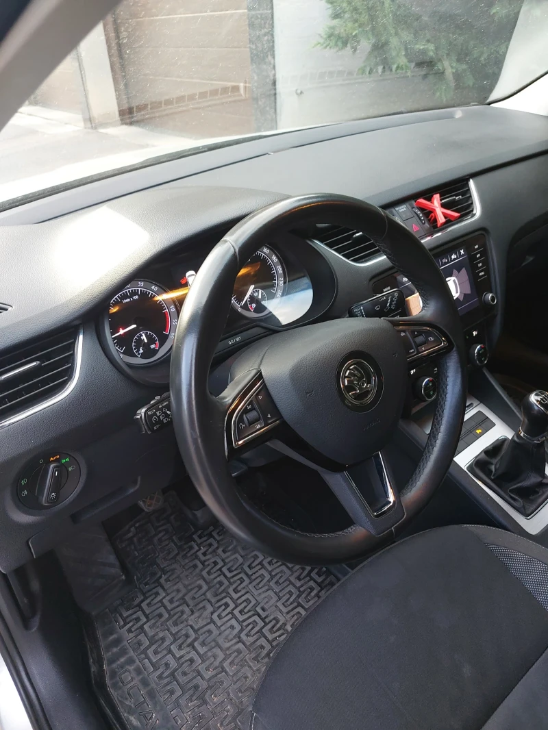 Skoda Octavia, снимка 12 - Автомобили и джипове - 52554348