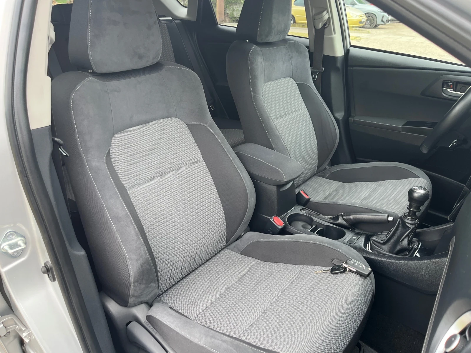 Toyota Auris | Mobile.bg � ����������� 10