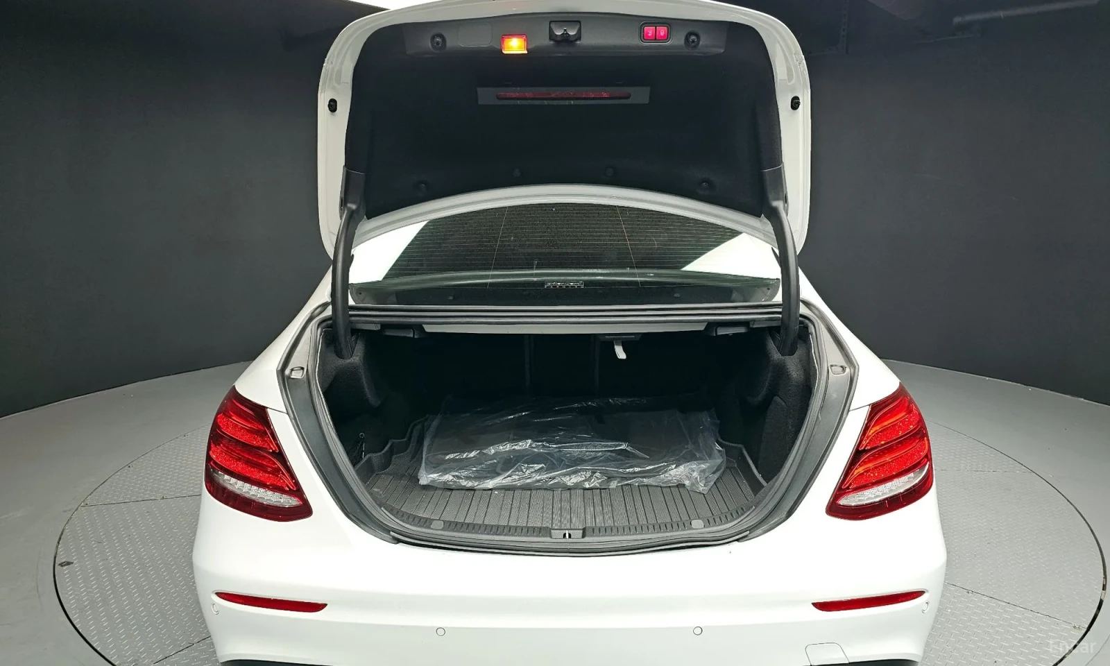 Mercedes-Benz E 300 AMG63 Optic HeadUp , снимка 13 - Автомобили и джипове - 54700057