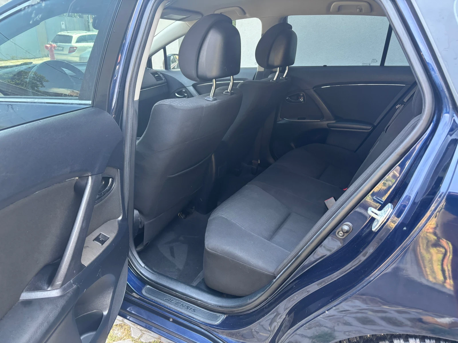 Toyota Avensis 2.2d AT EURO 5, снимка 11 - Автомобили и джипове - 55011818