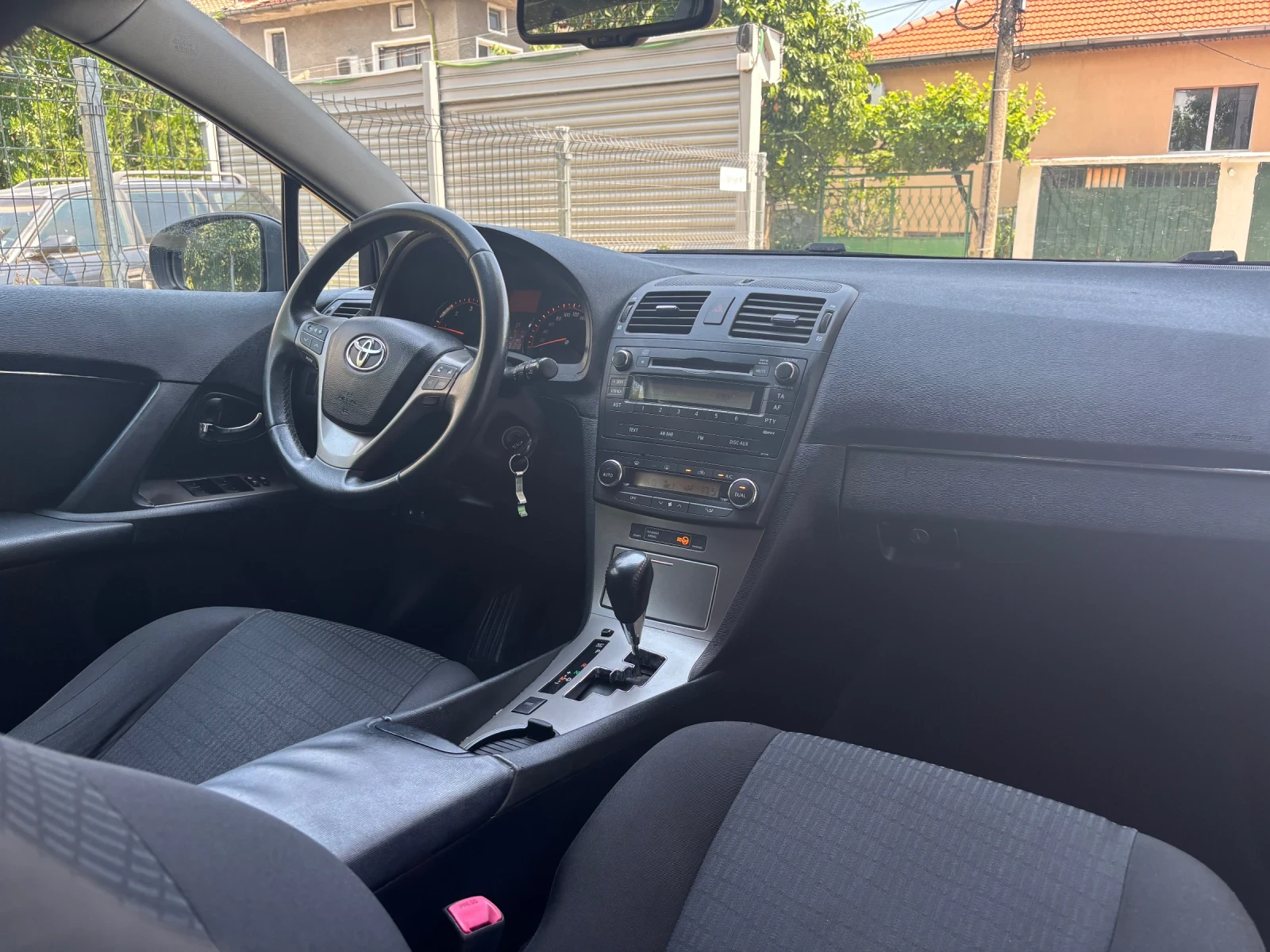 Toyota Avensis 2.2d AT EURO 5, снимка 9 - Автомобили и джипове - 55011818