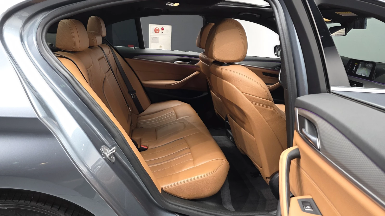 BMW 520 BLIND SPOT* HUD* ЛЮК* КРАЙНА ЦЕНА, снимка 12 - Автомобили и джипове - 55344740