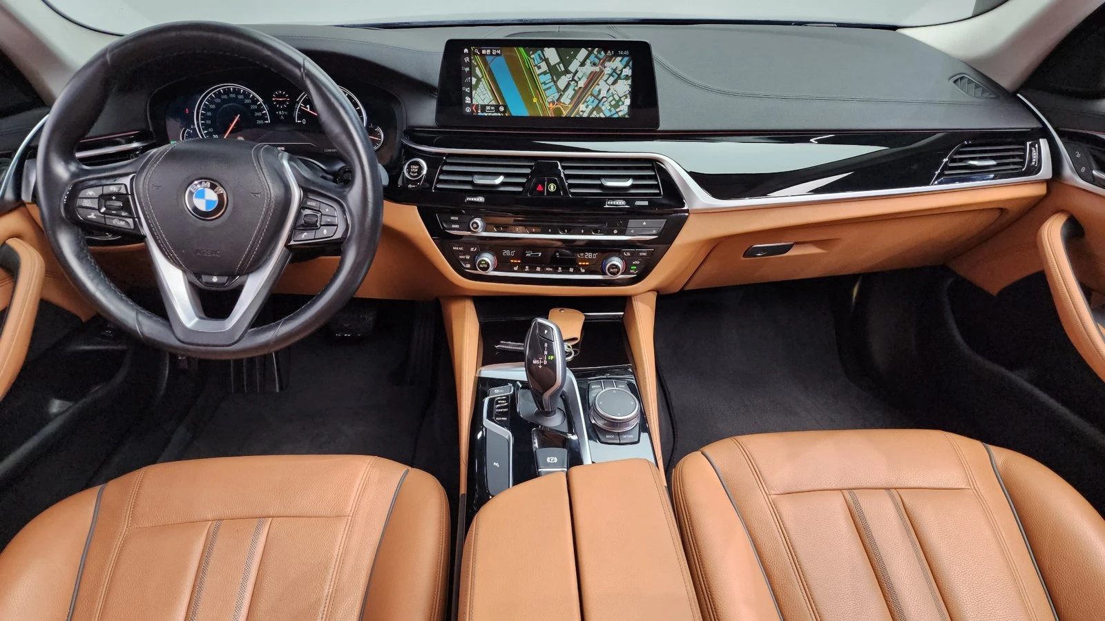BMW 520 ЛЮК* HUD* ПОДГРЕВ ВОЛАН* ЕЛ. БАГАЖНИК* КРАЙНА ЦЕНА, снимка 7 - Автомобили и джипове - 55344740