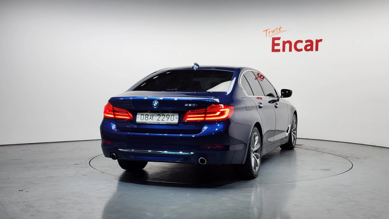 BMW 520 ЛЮК* HUD* ПОДГРЕВ ВОЛАН* ЕЛ. БАГАЖНИК* КРАЙНА ЦЕНА, снимка 4 - Автомобили и джипове - 55344740