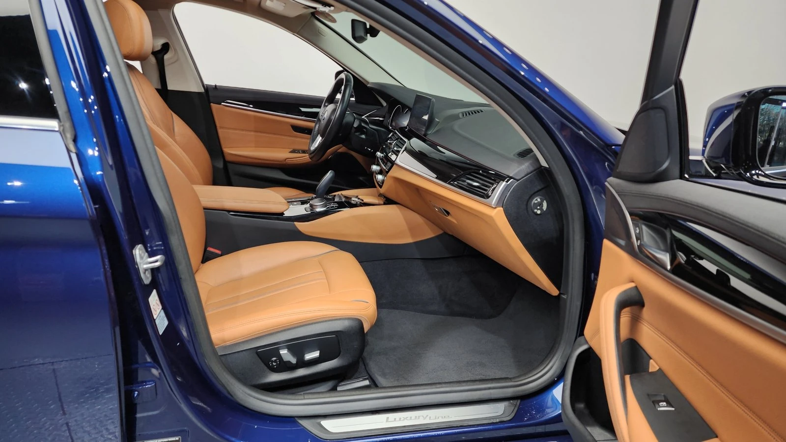 BMW 520 ЛЮК* HUD* ПОДГРЕВ ВОЛАН* ЕЛ. БАГАЖНИК* КРАЙНА ЦЕНА, снимка 11 - Автомобили и джипове - 55344740